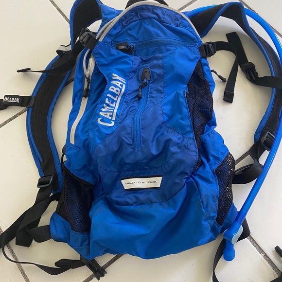 camelbak velocity trail